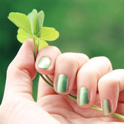 Pose de Vernis Semi-permanent Simple Mains avec Soin des Ongles - 40-45min
